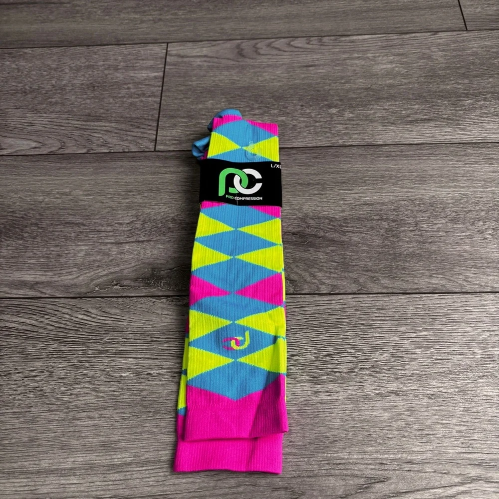 NWT Pro Compression Marathon Knee High Socks Derby Argyle Pink Yellow Blue L/XL